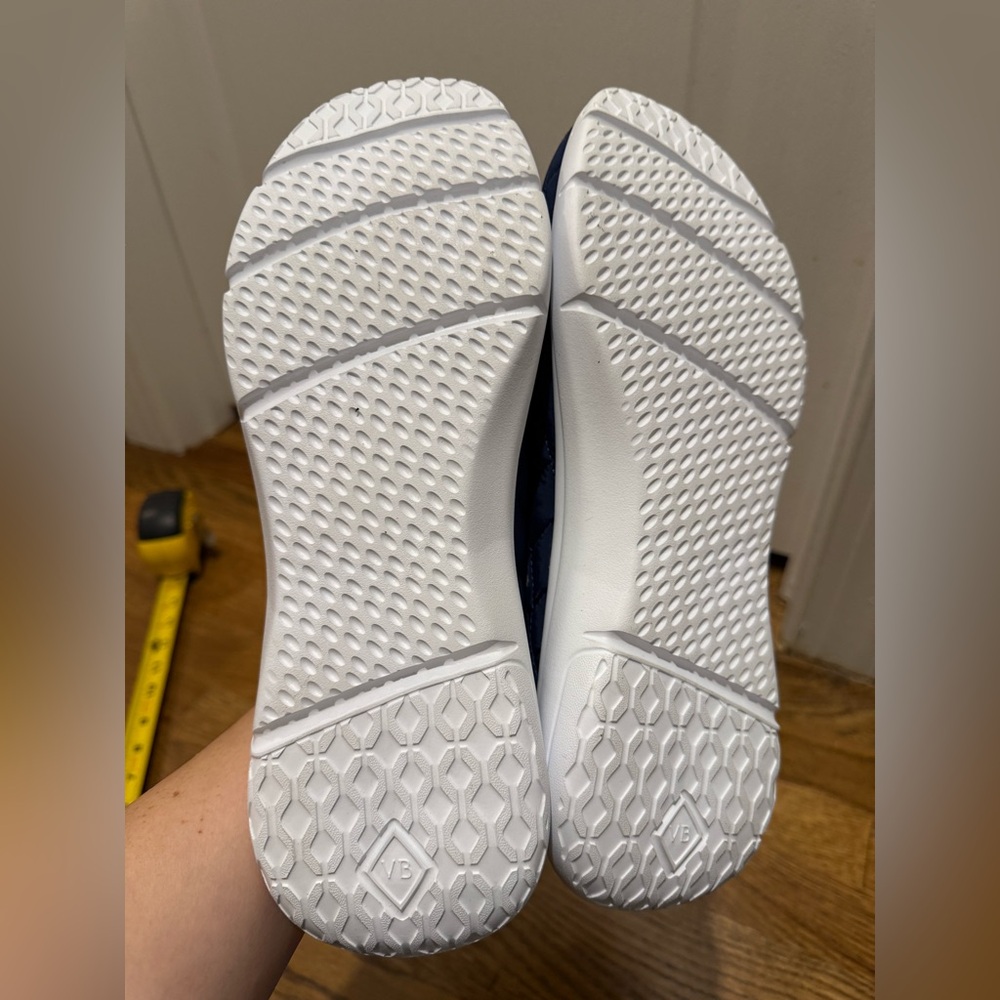 Vera Bradley Blue and White Quilted Slip-On Sneakers size 11 - Picture 3 of 10